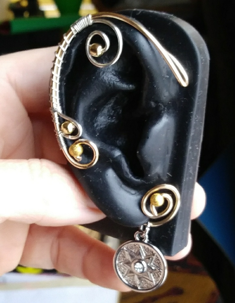 Wire wrapped earcuff